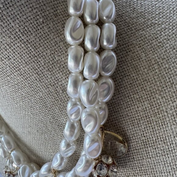 Lilly Pulitzer Goldtone Charm Layered Pearls Statement Necklace NEW - Picture 12 of 13
